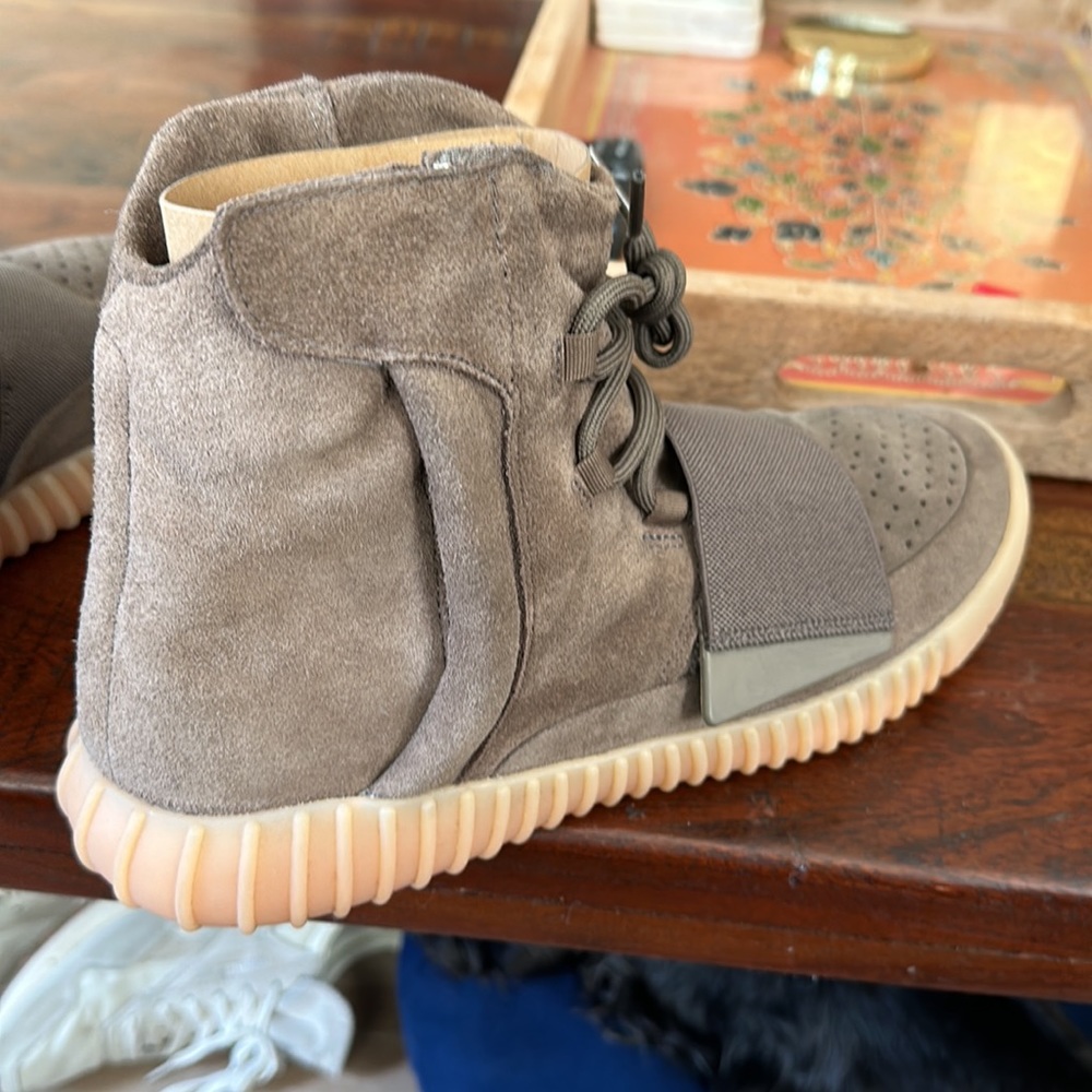 Brand new very rare YEEZY 750 chocolate with gum bottom